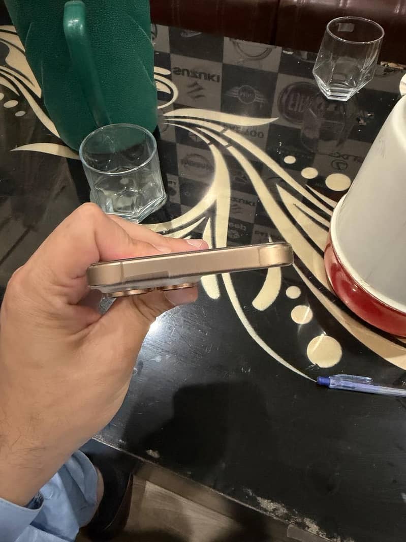 Apple iPhone 16 Pro Max 2
