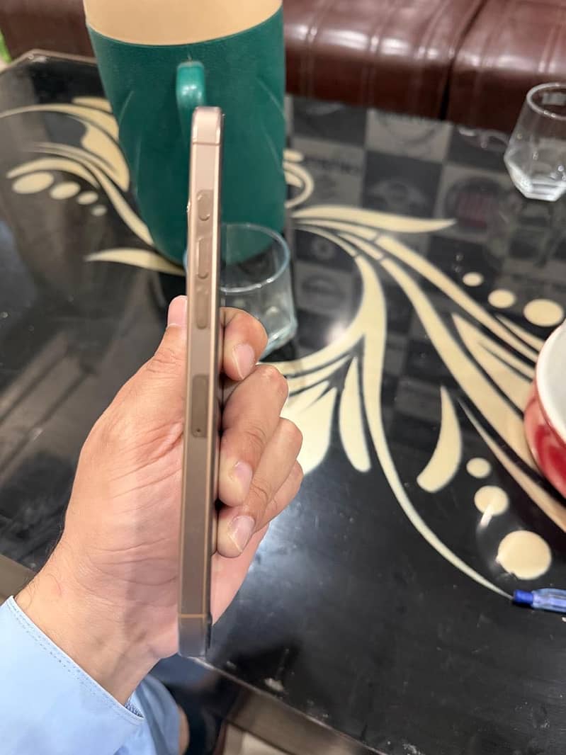 Apple iPhone 16 Pro Max 5