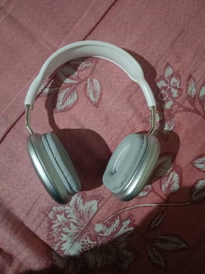 P9 headphones for sale urgently
