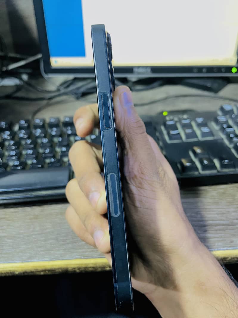 Apple iPhone 13 5