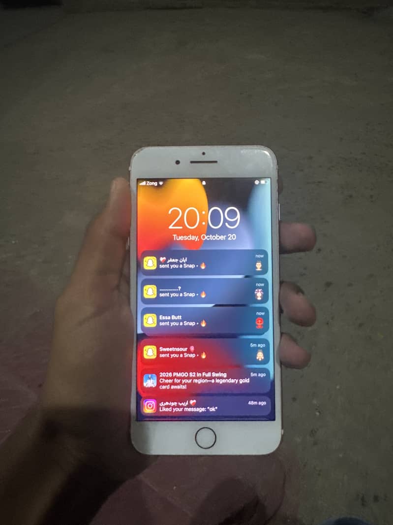 Apple iPhone 7 Plus 0