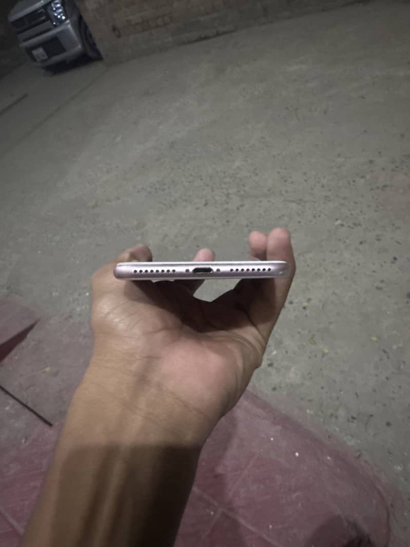Apple iPhone 7 Plus 3