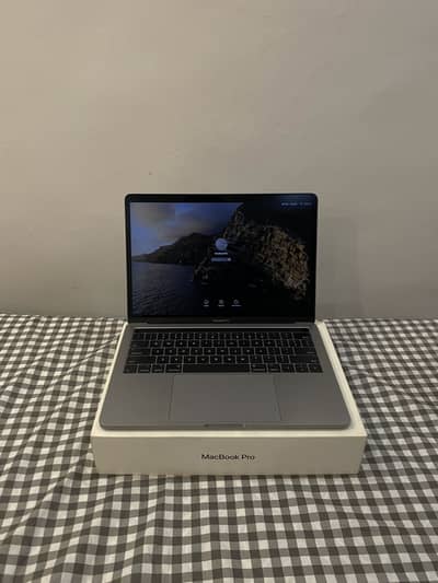 Apple Macbook pro 13”(2017)four Thunderbolt ports-box& charger
