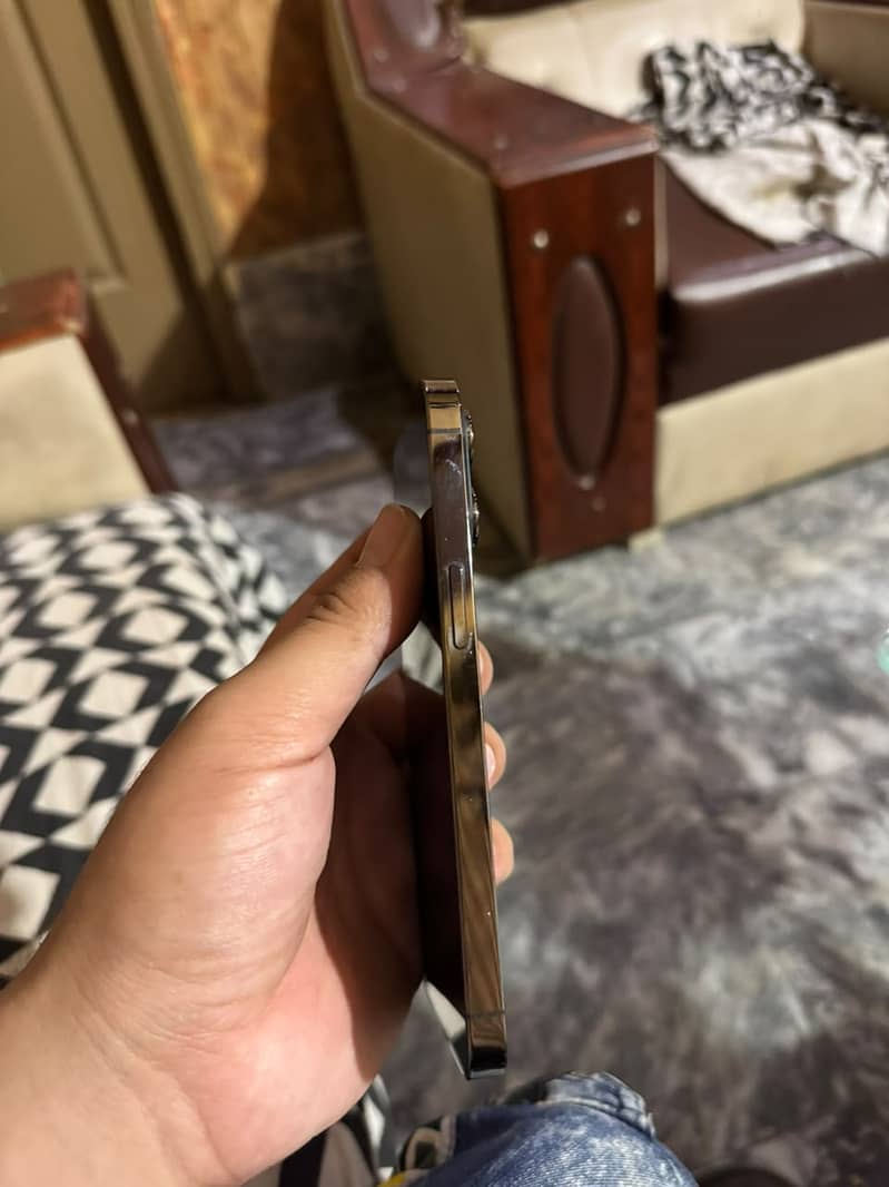 Apple iPhone 13 Pro 1