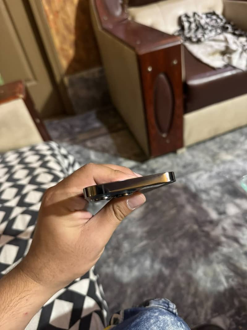 Apple iPhone 13 Pro 4
