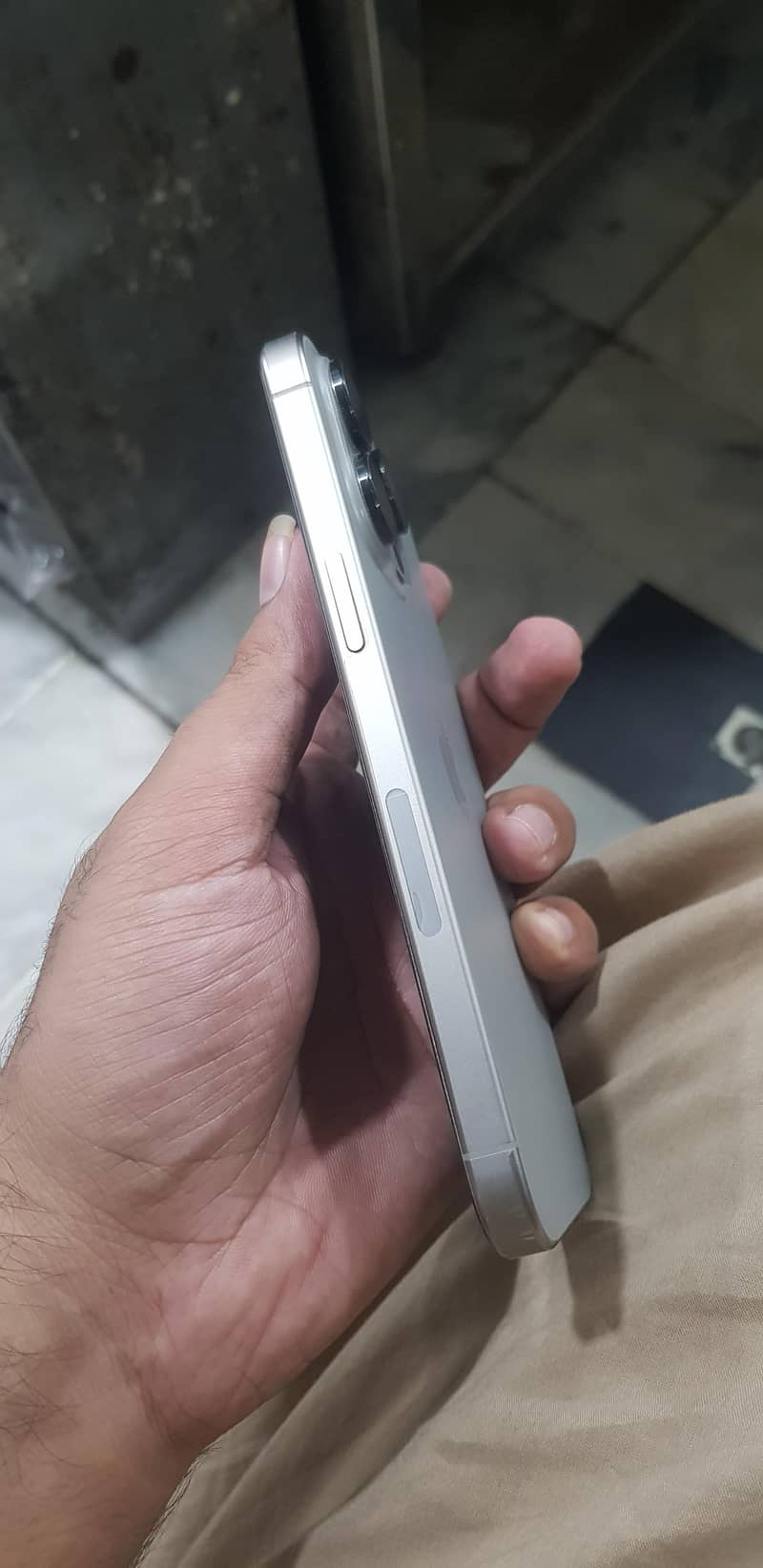 Apple iPhone 15 Pro Max 3