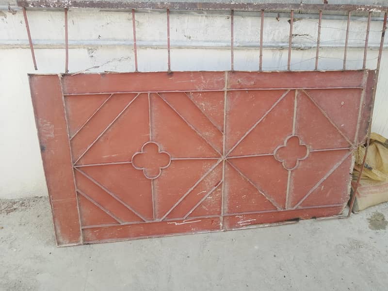 gate iron 0