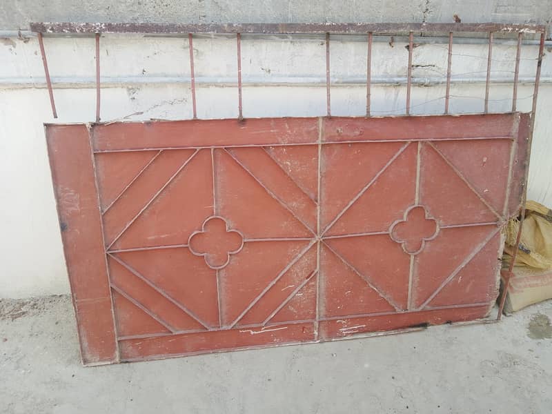 gate iron 1