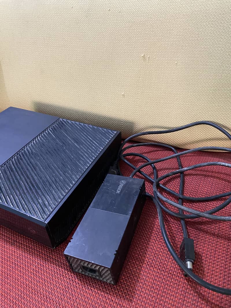 XBOX ONE 1TB MODEL 4
