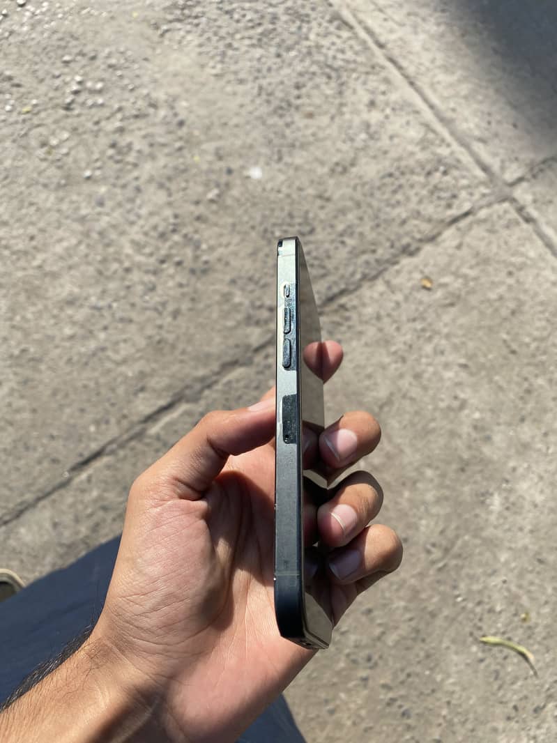 Apple iPhone 13 Pro 2