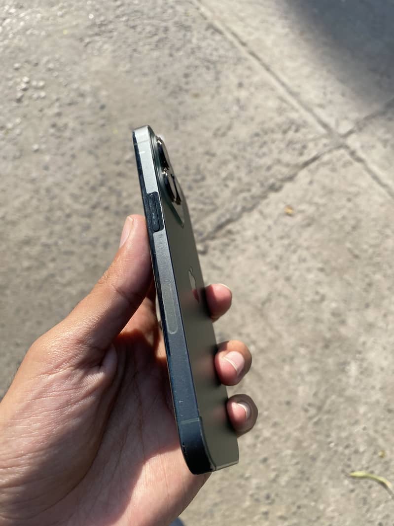 Apple iPhone 13 Pro 4