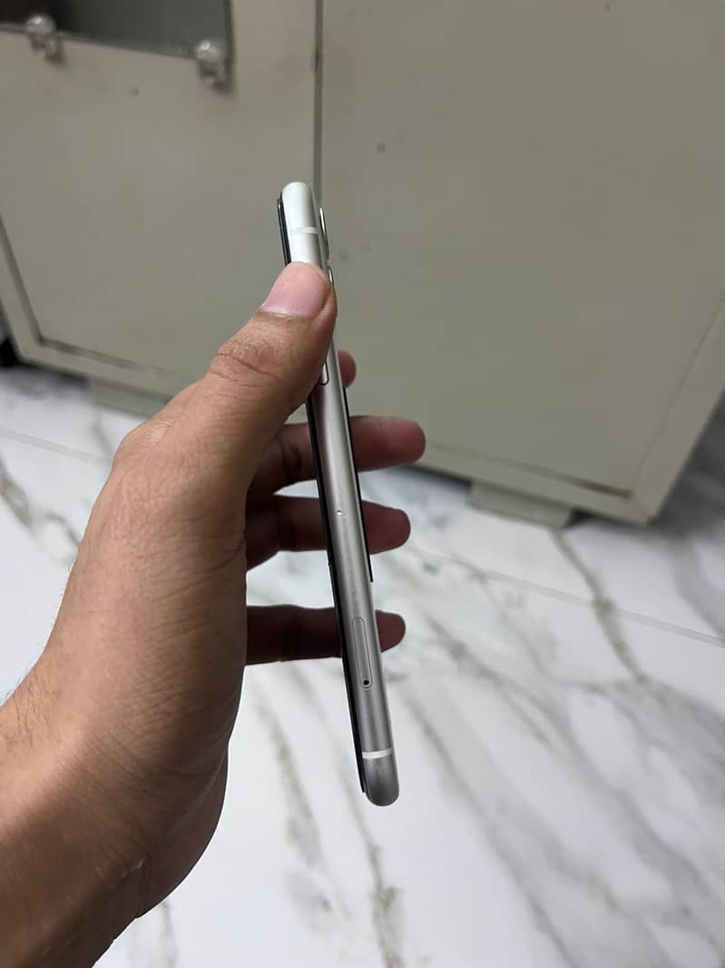 Apple iPhone 11 5