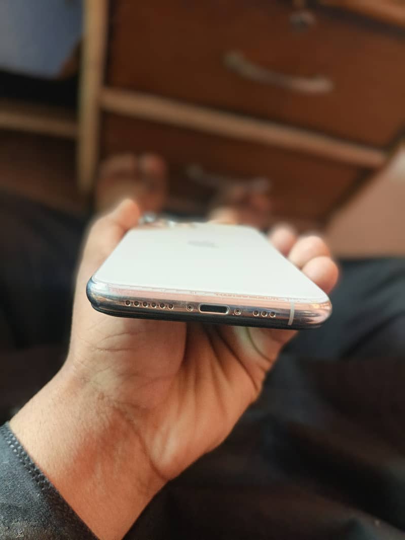 Apple iPhone 11 Pro 7