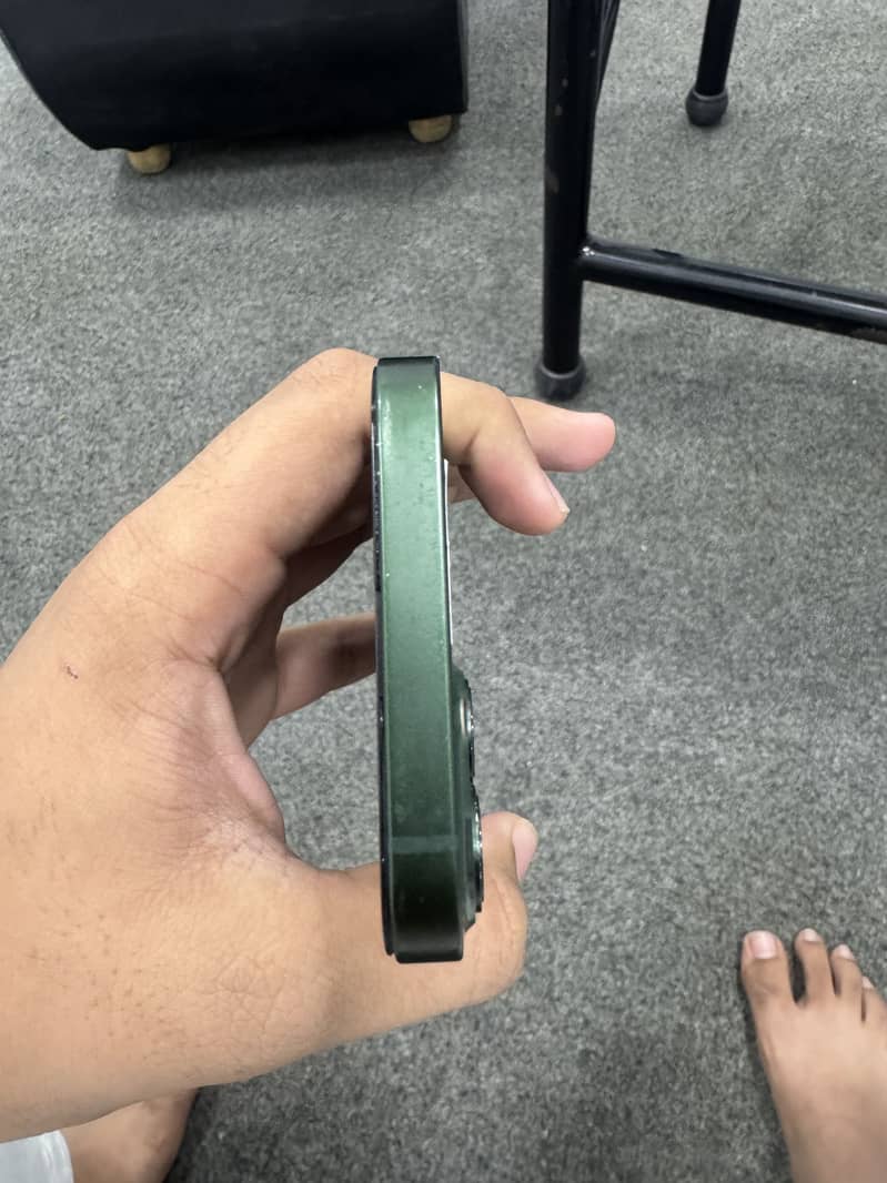 Apple iPhone 13 4
