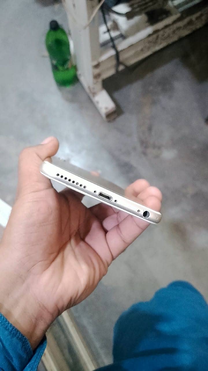 Apple iPhone 6S Plus 4