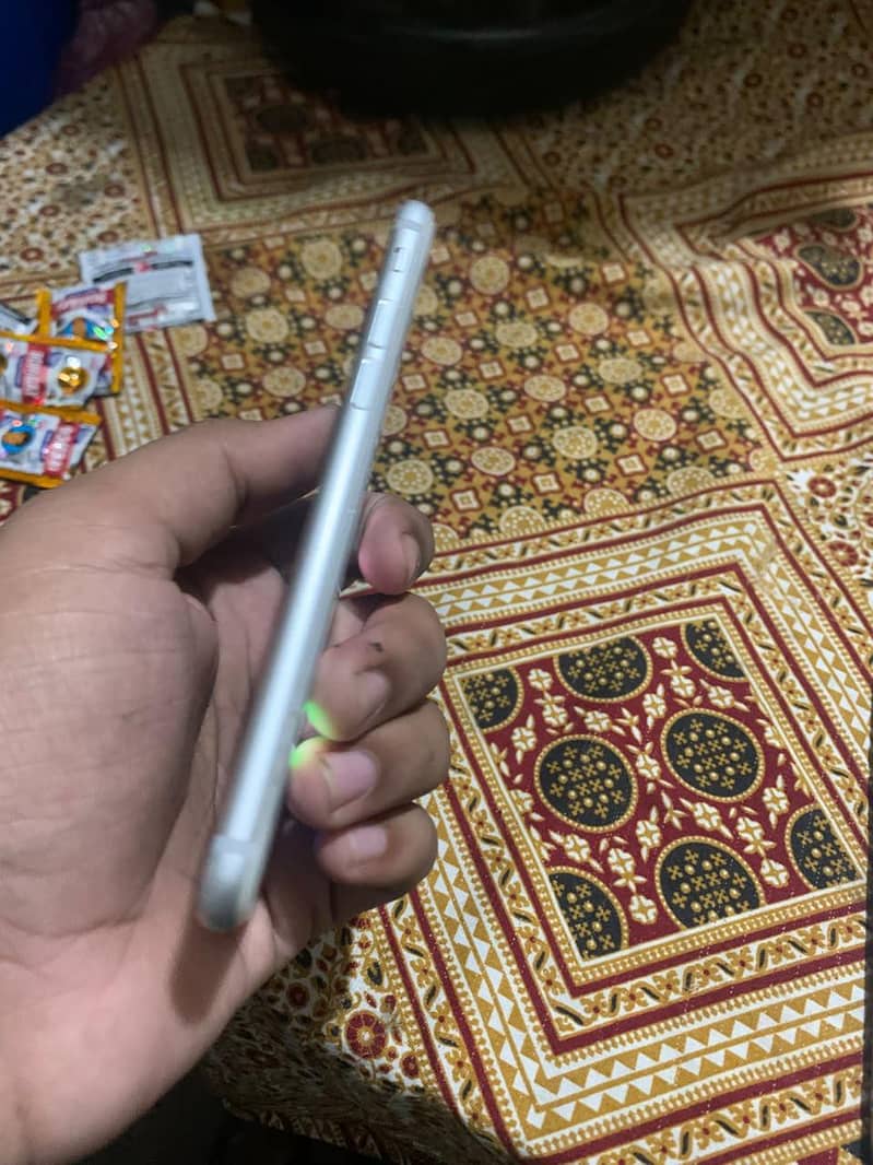 Apple iPhone 7 3