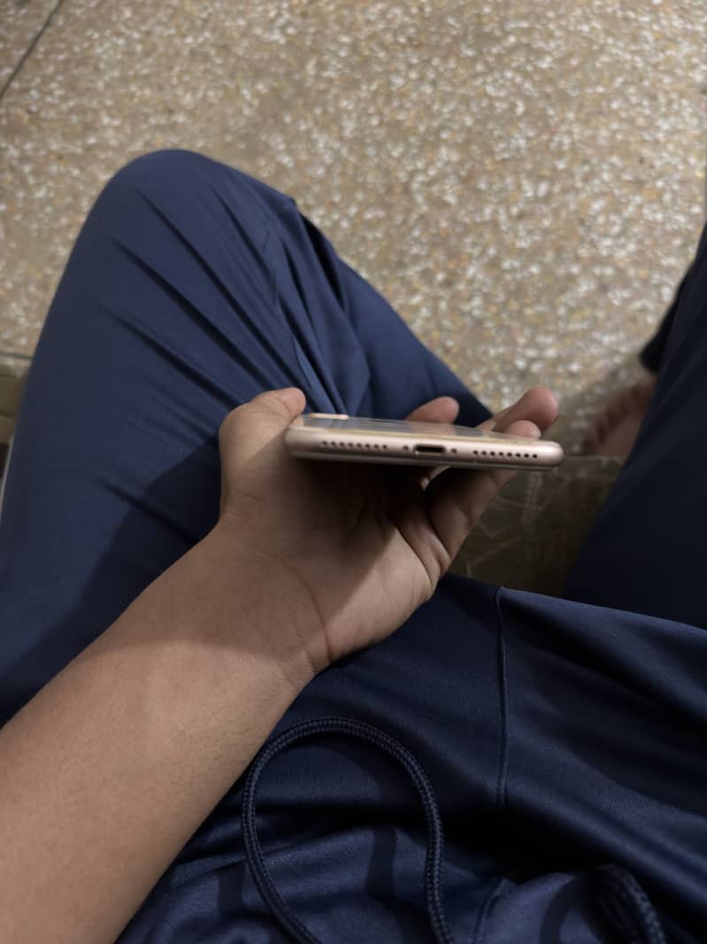 Apple iPhone 8 Plus 1