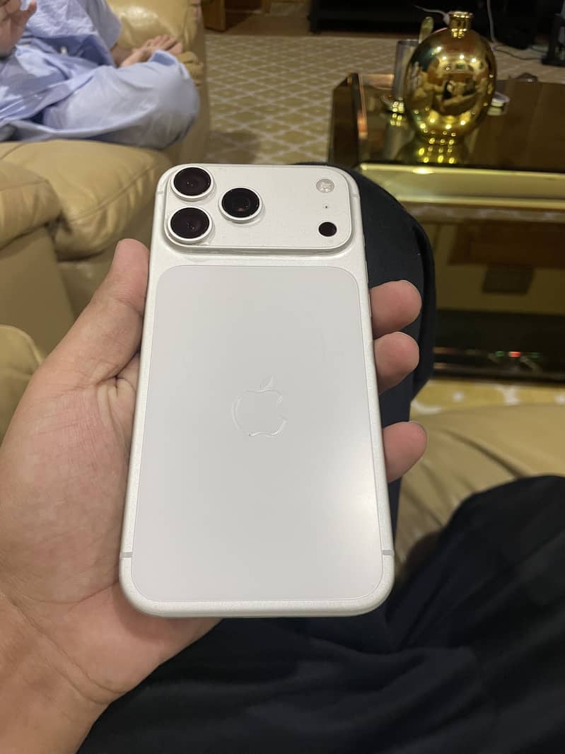 Apple iPhone 17 Pro Max jv 3