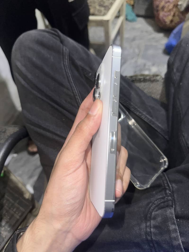 Apple iPhone 14 Pro 2