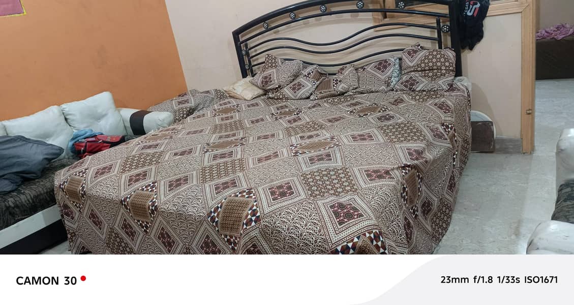 iron bed 0