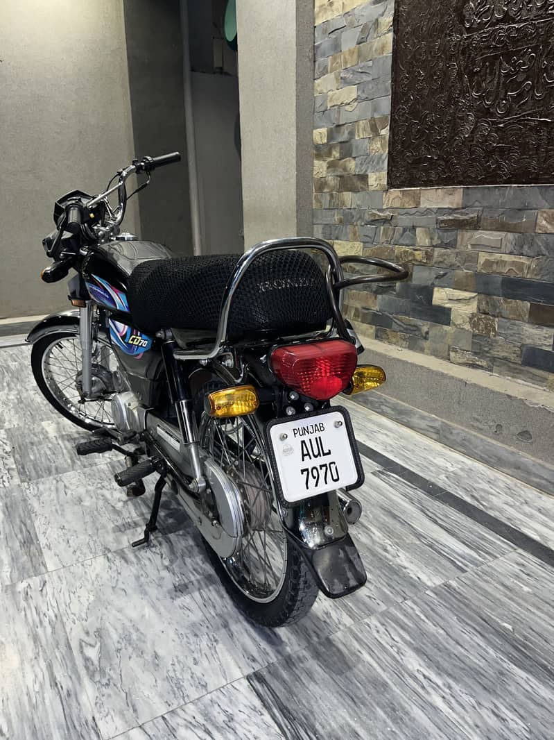 Honda CD70 3