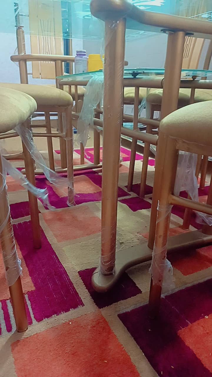 Dining Table with 6 Chairs 2