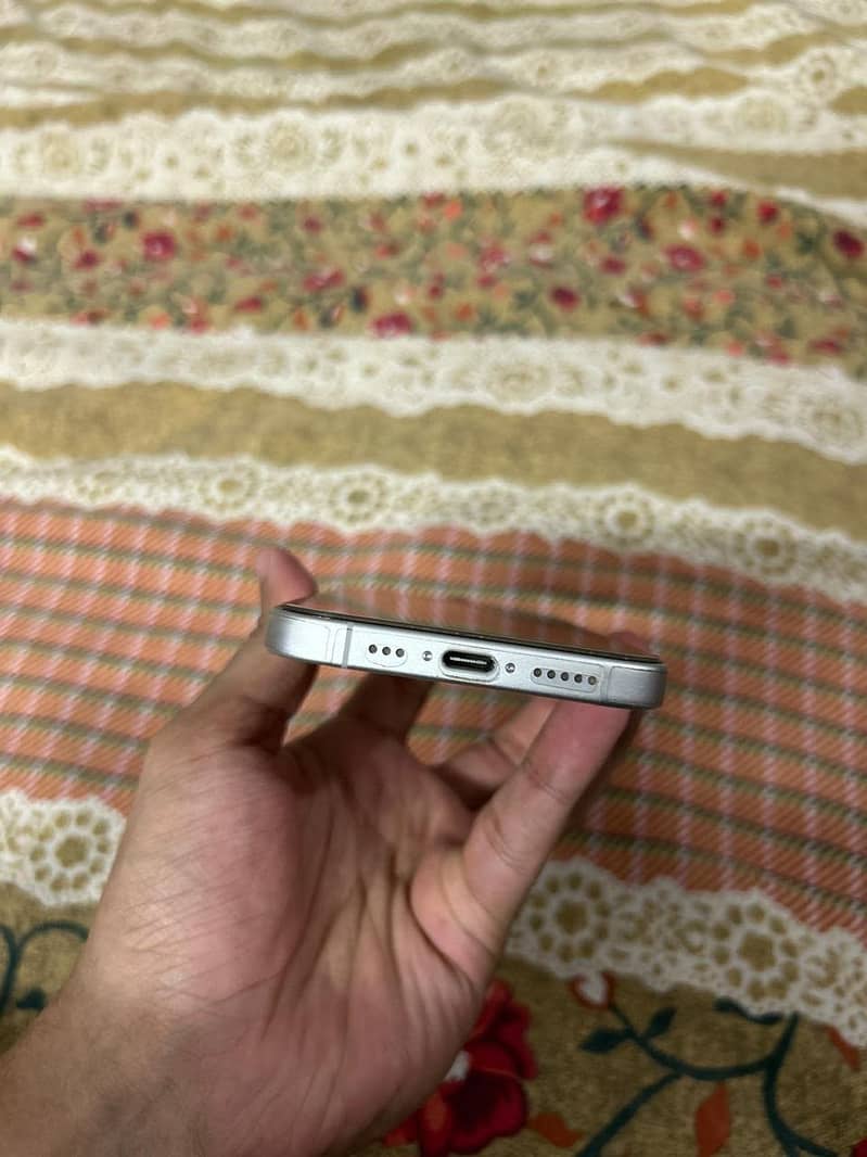 Apple iPhone 17 4