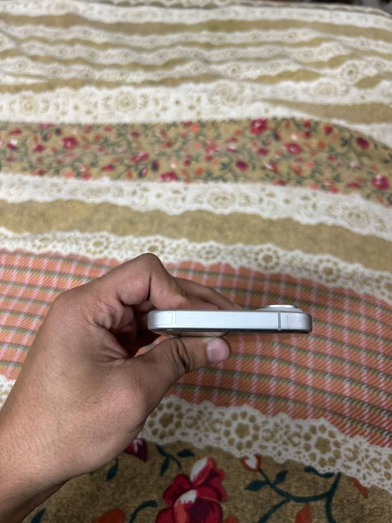 Apple iPhone 17 5
