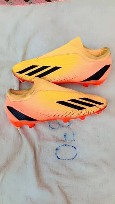 Football shoes original Nike airzom adidas predator puma feature