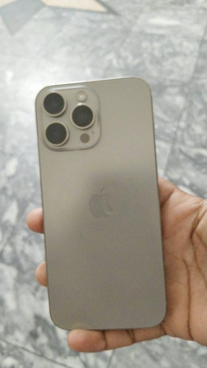 Apple iPhone 16 Pro Max 4