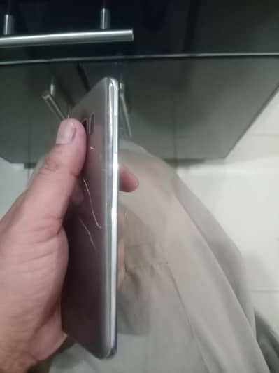 Samsung Mobile J8
