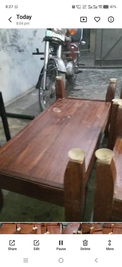 تین لکڑی کے ٹیبل