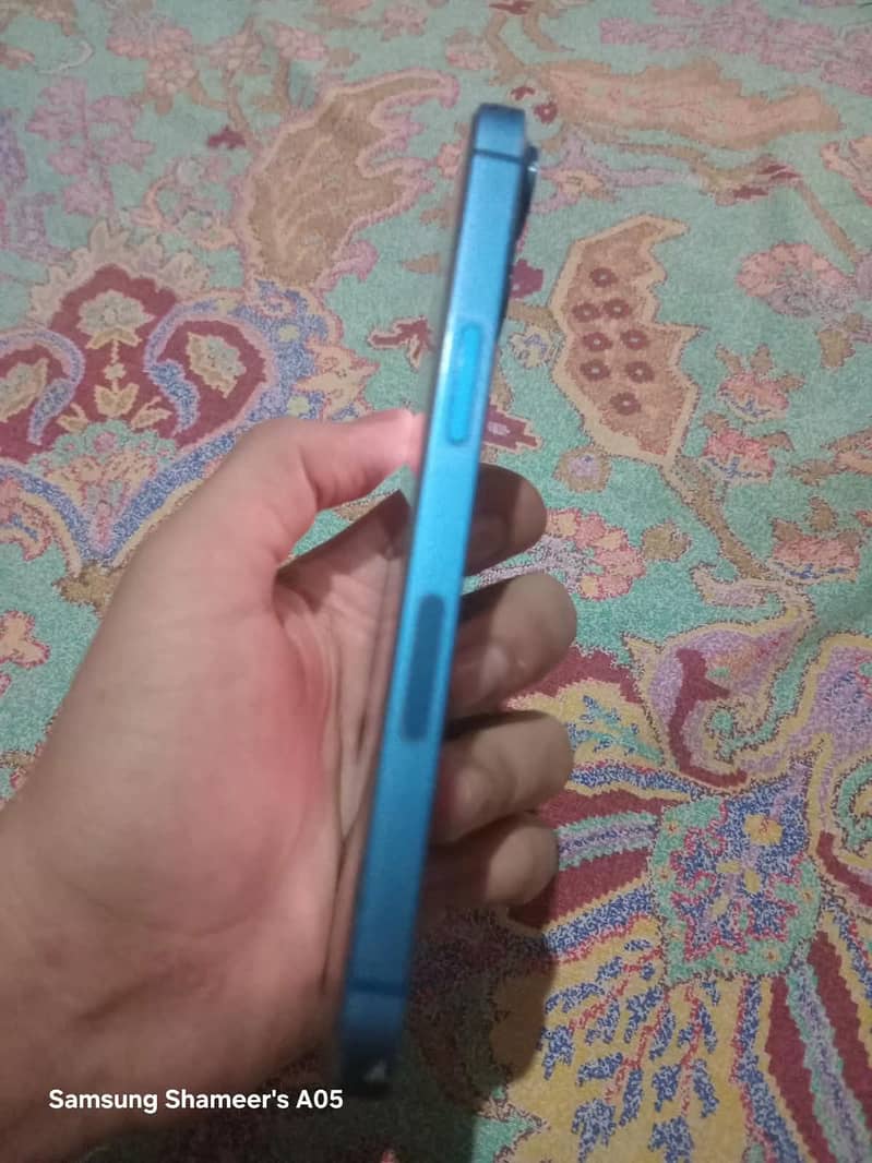 Apple iPhone 13 1