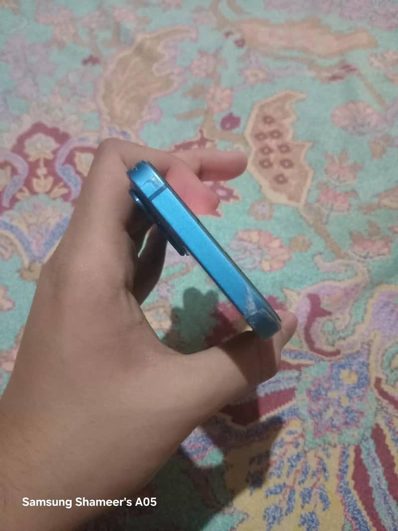 Apple iPhone 13 4
