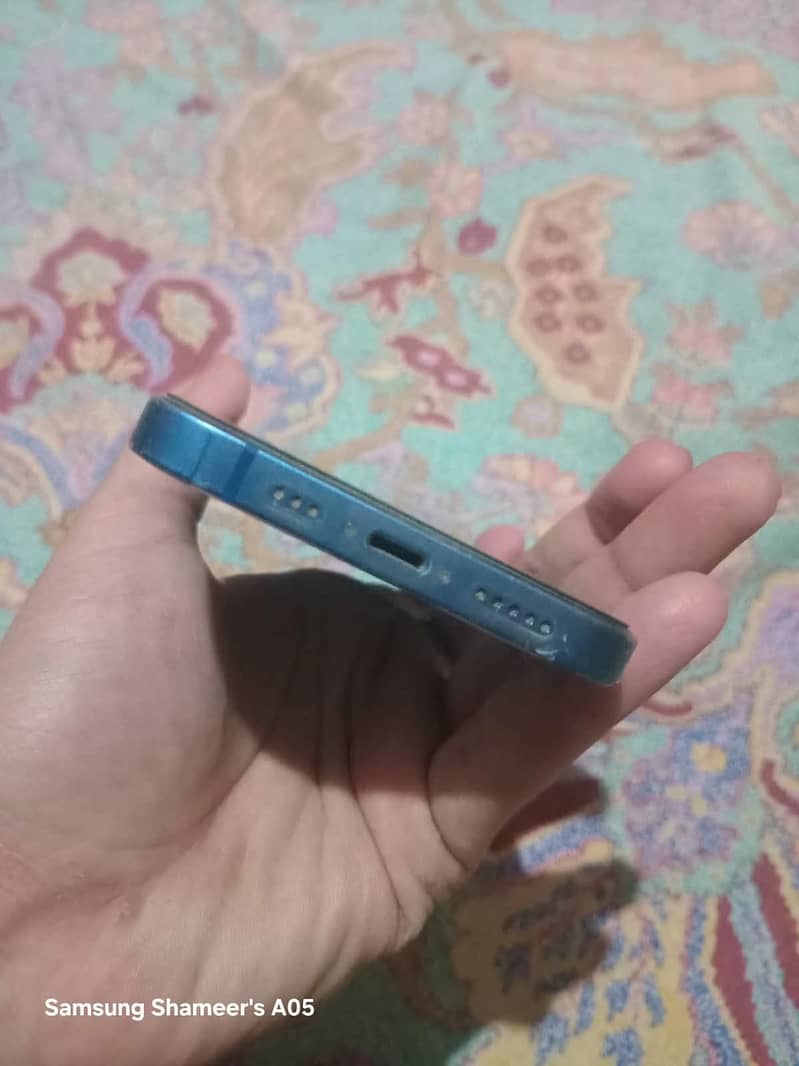 Apple iPhone 13 5
