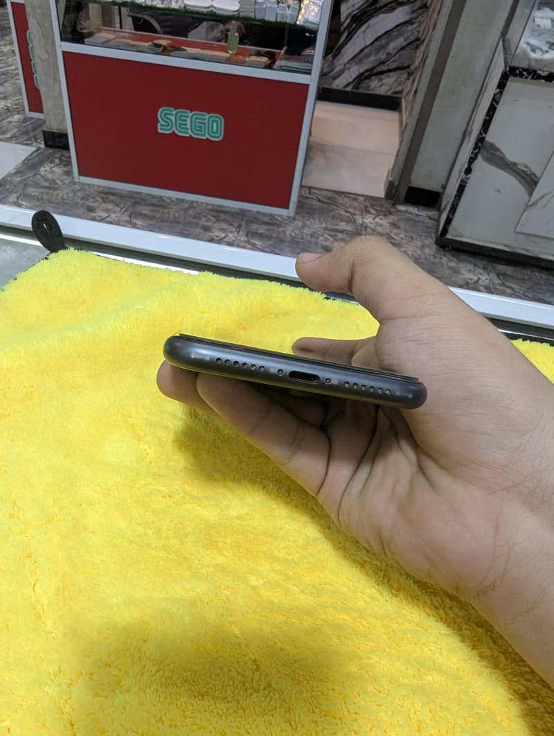 Apple iPhone 11 2