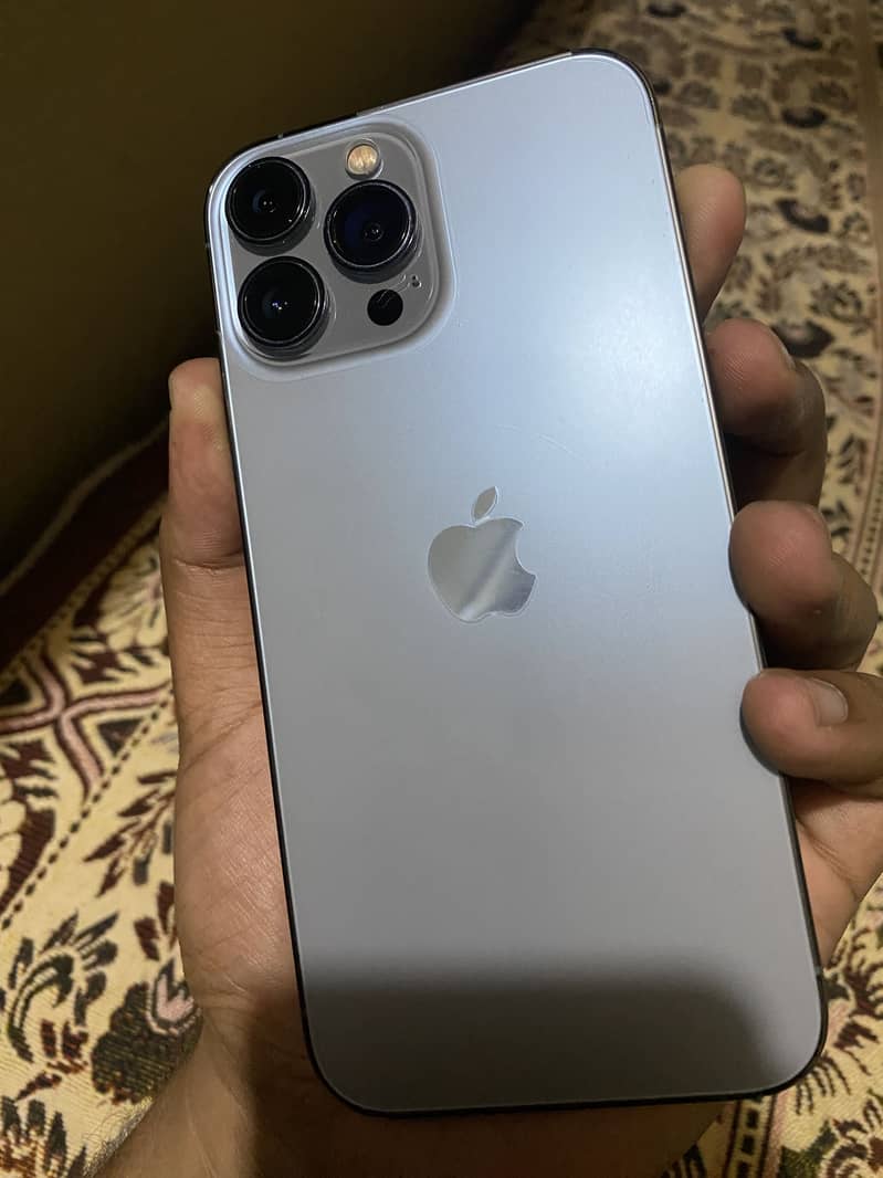 Apple iPhone 13 Pro Max 4