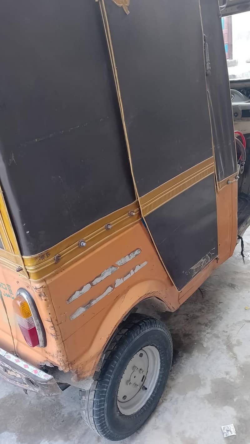175,0000CNG Auto Rickshaw 2016 2