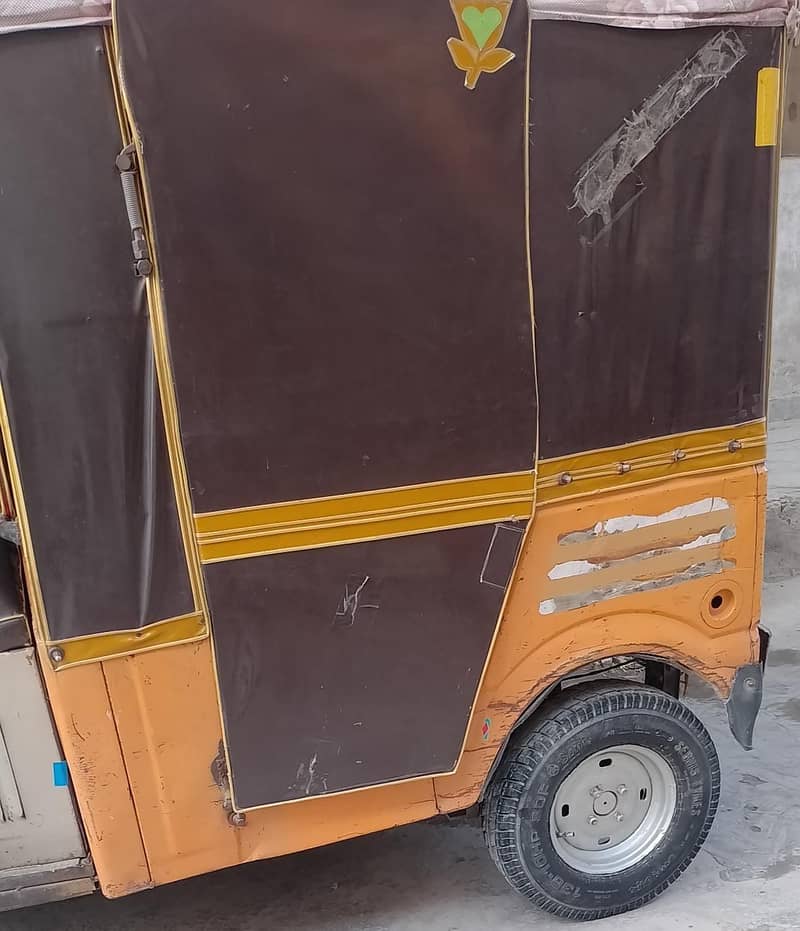 175,0000CNG Auto Rickshaw 2016 3