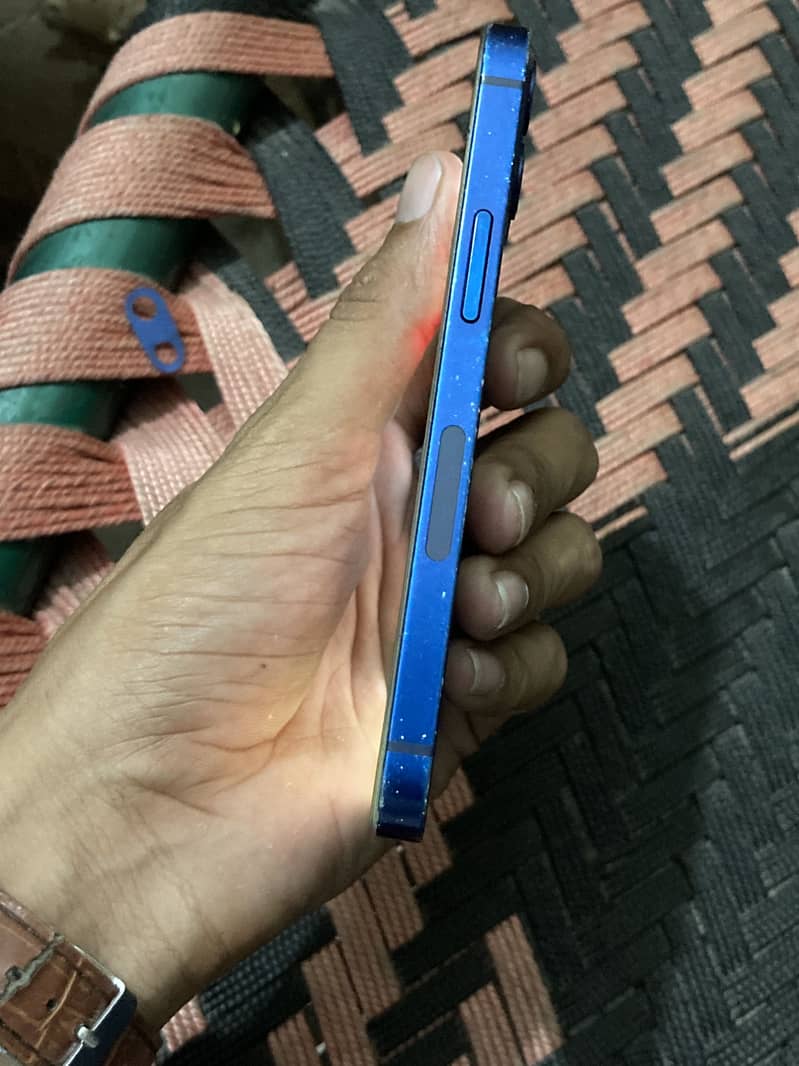 Apple iPhone 12 mini 4