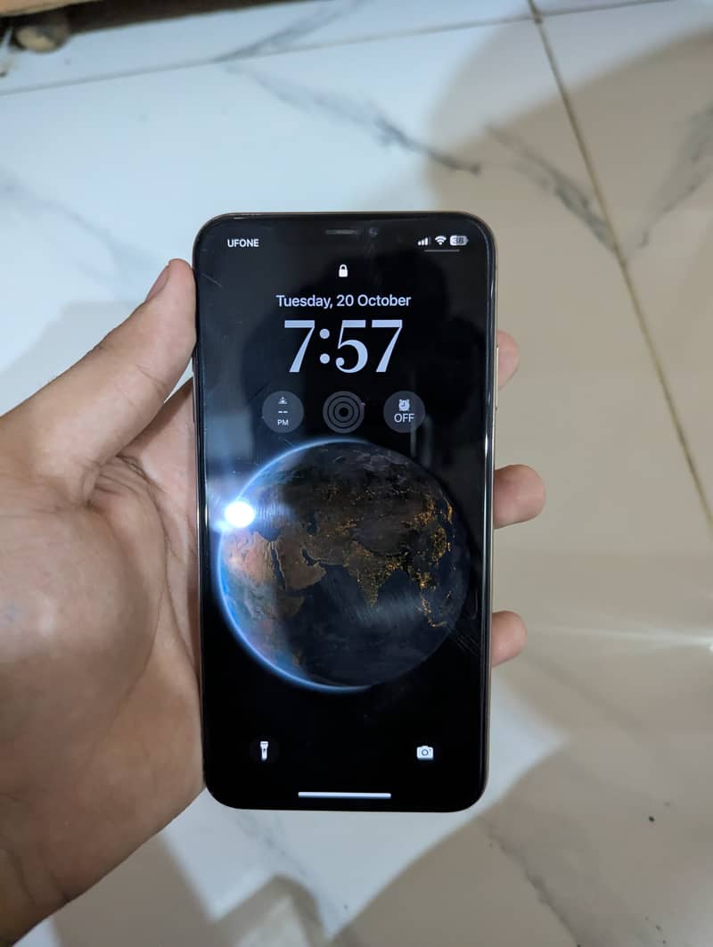 Apple iPhone XS Max 3