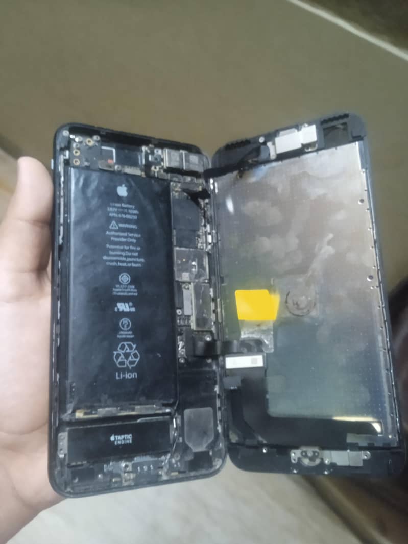 Apple iPhone 7 Plus 2