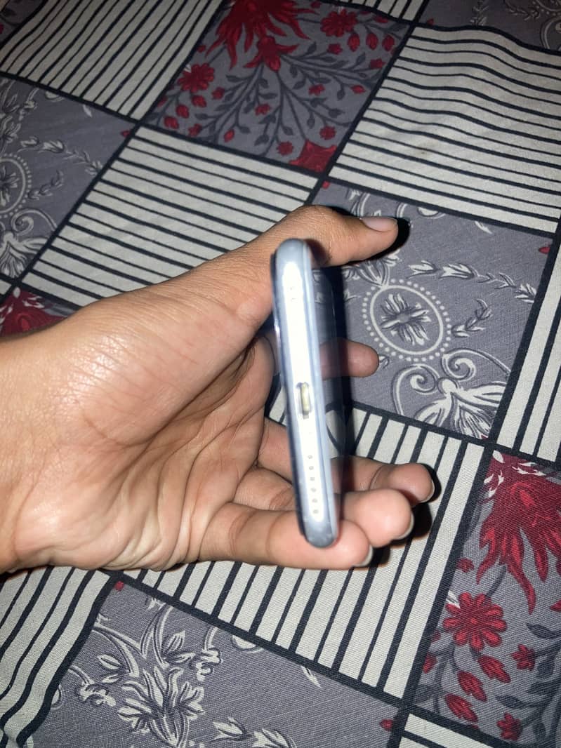 iPhone SE 2020 0