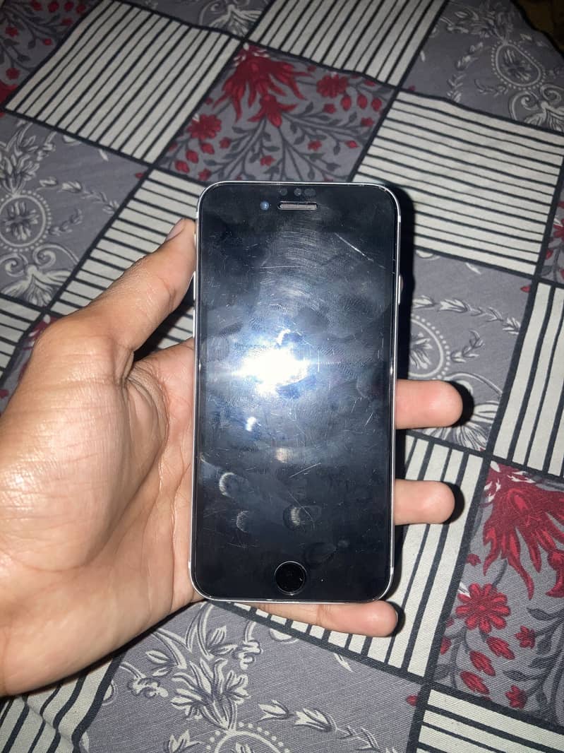 iPhone SE 2020 3