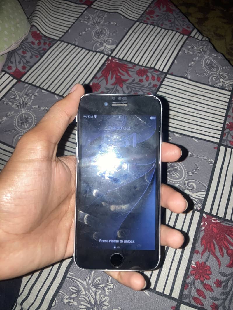 iPhone SE 2020 4