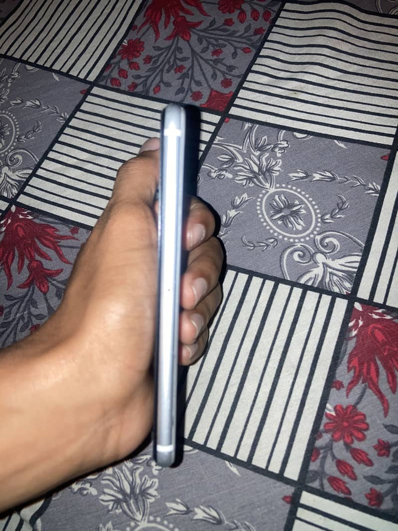 iPhone SE 2020 5