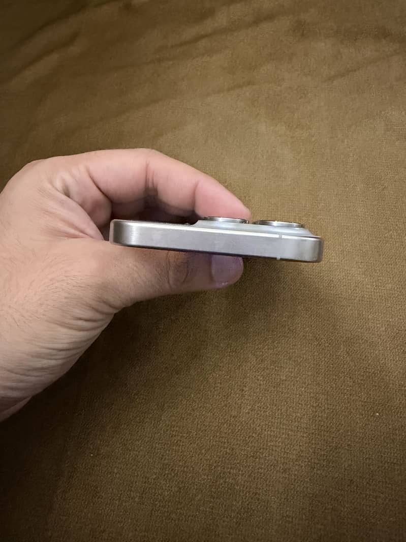 Apple iPhone 15 Pro 2