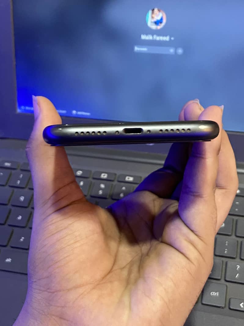 Apple iPhone 11 8