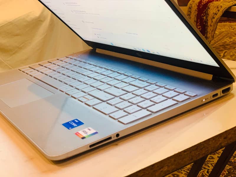 HP 15 4