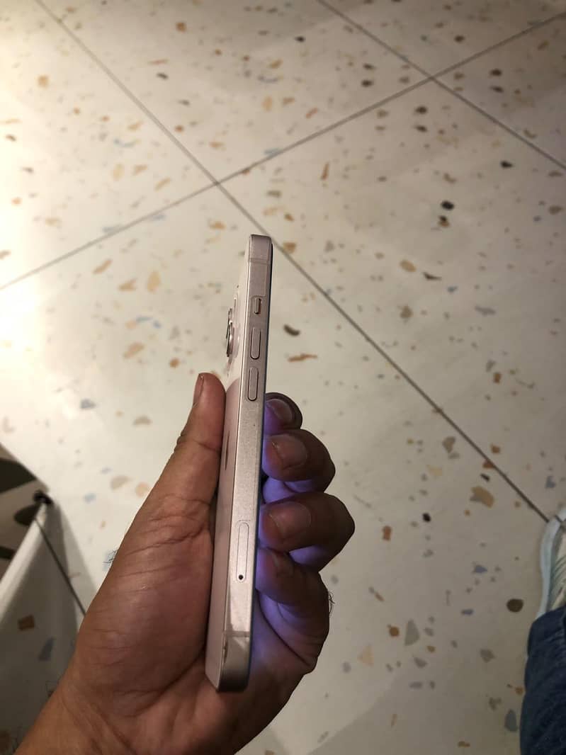 Apple iPhone 13 2